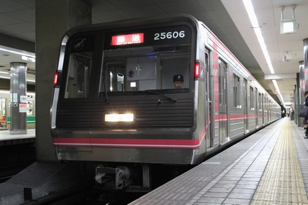 千日前線車両の回送列車